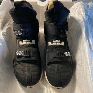 LEBRON SOILDIER XIII SFG